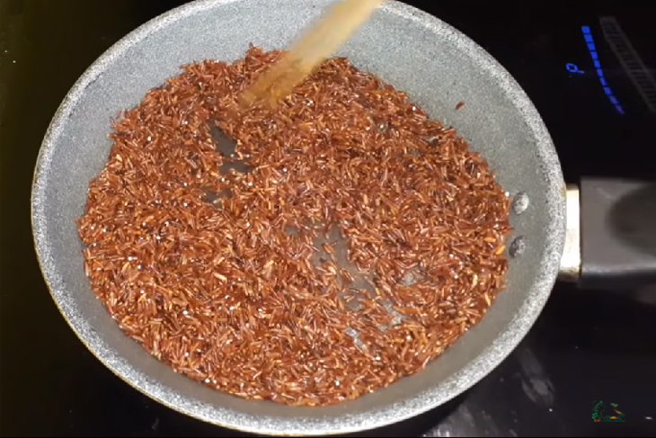 Thực đơn giảm cân với gạo lứt:  Uống trà gạo lứt, đậu đen 